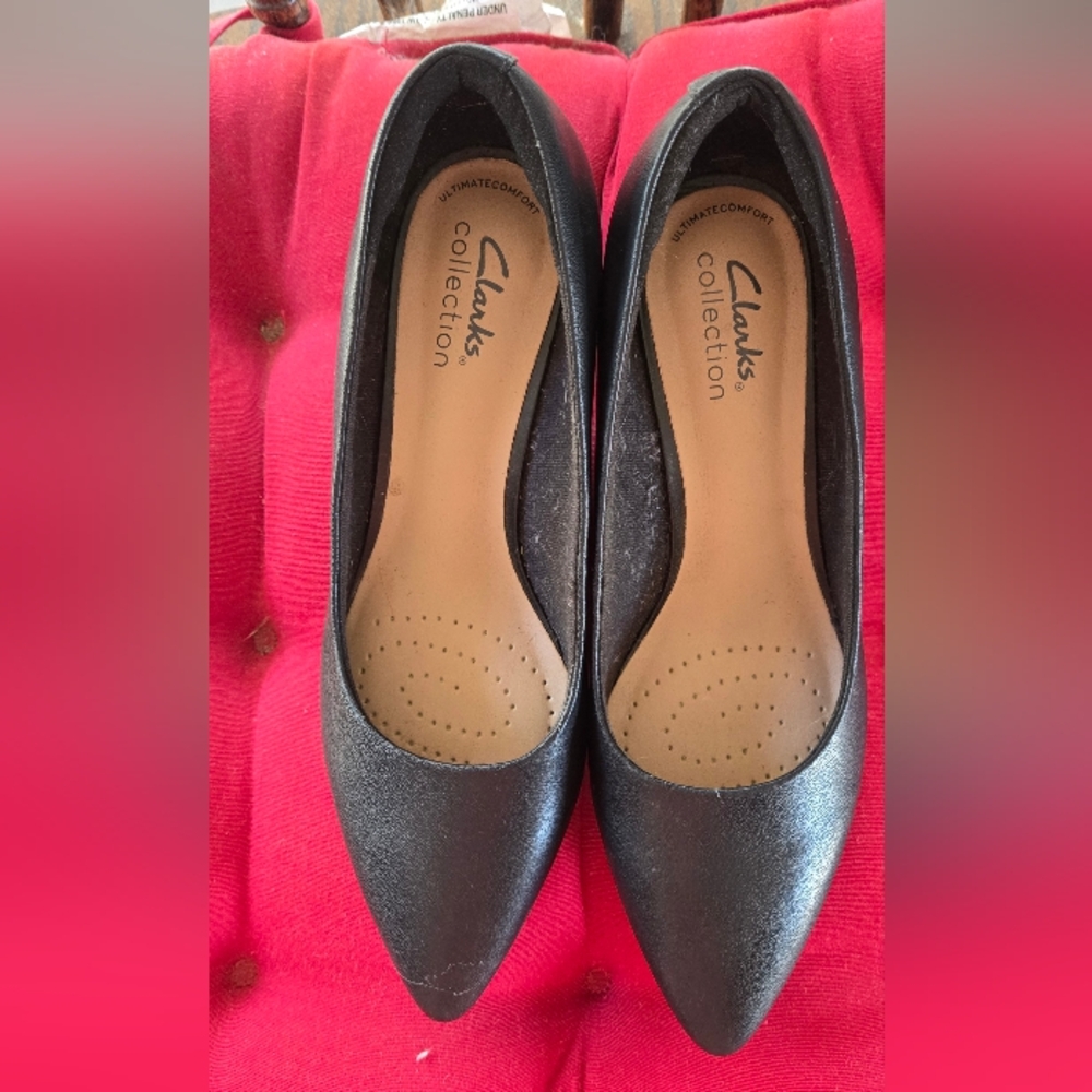 Clarks Black Flats Versatile Slip-On Loafers